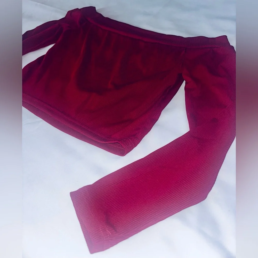Elegant Off-Shoulder Burgundy Top - Picture 2 of 2